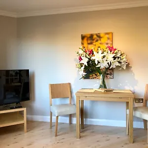 Apartment Newington